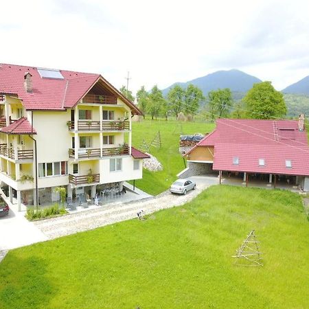 Pensiunea Tiuta Hotell Corbeni Exteriör bild