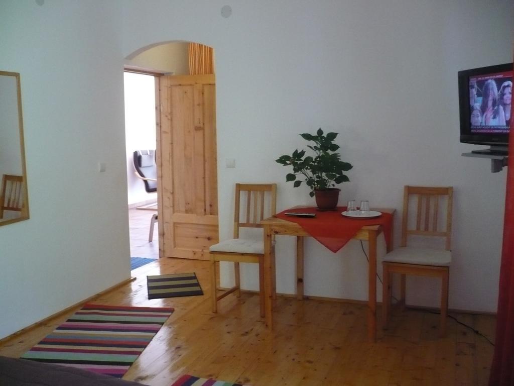 Pensiunea Tiuta Hotell Corbeni Rum bild